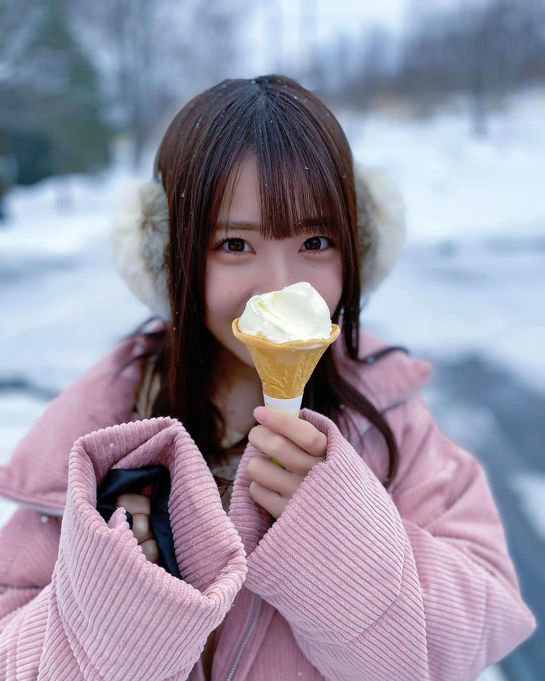 天羽希純のインスタグラム：「もう冬も終わっちゃうね☃️  冬も好きでいてくれてありがとう！  #雪 #ゲレンデ #私服  #コスプレ #cosplay  #japanesegirl  #可愛い女の子 #グラビア #gravure #グラドル #アイドル #Japaneseidol #撮影会 #撮影会モデル #被写体  #フェチ」