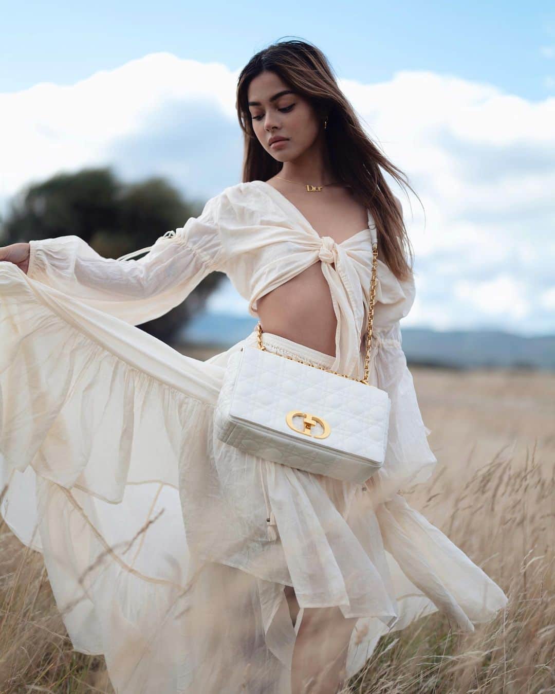 リリーマイマックのインスタグラム：「If I lived in a farm I’d still wear @dior #DiorCaro 😛」