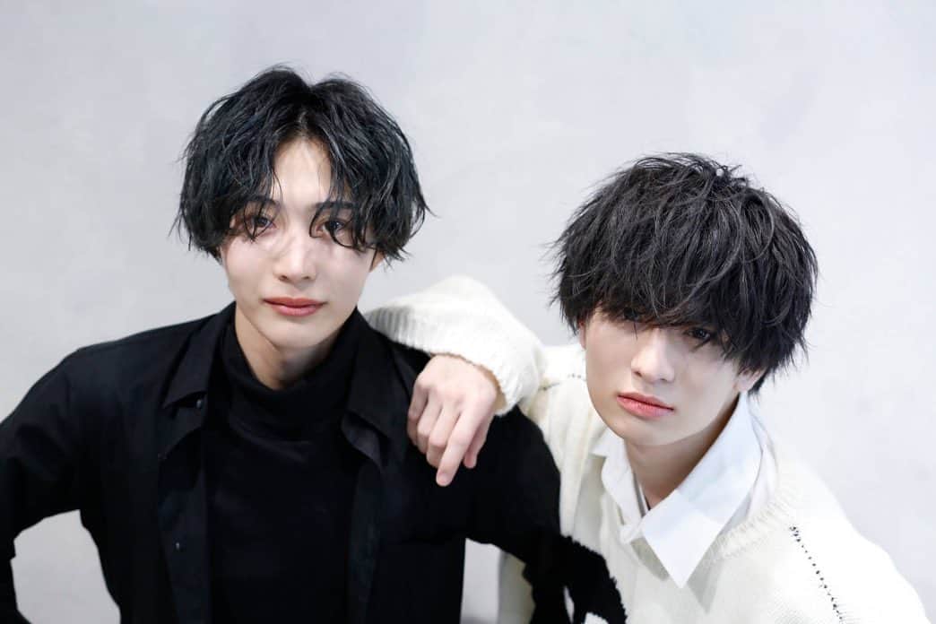 影井ひろ樹のインスタグラム：「【車谷セナくんと美容イベント決定】 3/20にセナくんとLekarkaのポップアップストアに影井立ちます！ Lekarkaは影井もセナくんも大好きなスキンケアがメインのコスメブランドだよー！ 入場無料でお客さん1人1人とお喋りしたり、美容のこと語ったり、いつも愛用してるLekarkaの商品の紹介しちゃったりします👒👒👒 渋谷で行きやすいので1人でも友達とでもお気軽にお越しください🎶  《日時》 3/20(土) 11:00〜12:30前後 (10:30からインスタライブするよ！)  《場所》渋谷スクランブルスクエア6F化粧品売り場エスカレーター正面  《この日限定でオススメのLekarkaコスメがやすくなるよ！》 　1．車谷セナくん一押し商品　 Mini Mist　4,500円+税 → 4,000円+税 　2．影井一押し商品　 ①SS CICA SMOOTHSHINE BASE　7,800+税 → 6,800円+税 　　　　　　　　　　　　　　 ②ファビュラスシャインマスク(旧パッケージ) 1枚　2,000円+税 → 1,200円+税  　3．セナくん&影井一押し商品　 Mineral W Cleaning+洗顔ブラシ　11,300円+税 → 9,800円+税  20日限定セットにはそれぞれ2人の限定ステッカーやポストカードなど特典をご用意してるので、そちらもお楽しみに👒👒👒」
