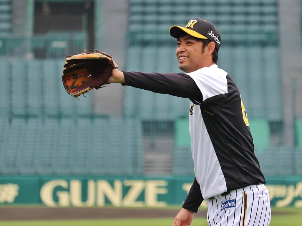 阪神タイガースさんのインスタグラム写真 - (阪神タイガースInstagram)「甲子園では、投手陣の残留練習が行われていました！  #桑原謙太朗 選手#藤浪晋太郎 選手#チェンウェイン 選手#陳偉殷 #青柳晃洋 選手 #阪神タイガース #挑超頂」3月16日 18時56分 - hanshintigers_official