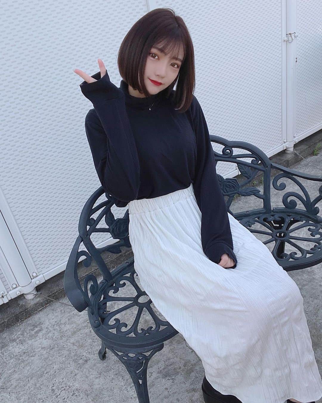 YUINAさんのインスタグラム写真 - (YUINAInstagram)「シンプルコーデが1番好き🤍  スカートの形が可愛いすぎる🥺🥺🥺  @envylook_japan   #envylook #envylook_japan」3月16日 18時58分 - y_i_n35