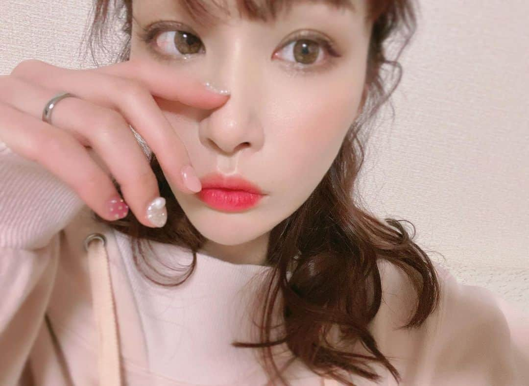 横町ももこさんのインスタグラム写真 - (横町ももこInstagram)「💖  10年ぶりぐらいのジェルネイル💅✨  大好きなピンクをベースに、春っぽさ全開🌸✨  親指のかわいこちゃんにキュン🐶💓  イメージ通りにとってもかわいくしていただきました💗💗💗  今までお仕事の関係でなかなかネイルができずにいたけど、 久しぶりにネイルしてもらったらすごくわくわくな気持ちになった💓  thank you💘  @anvioginza ✨  私の紹介で anvioginzaの ⭐️脱毛(好きな箇所) ⭐️ネイル が20%オフになるよっ😉✨  "ももちゃのインスタを見た"でDMしてね💌✨  #春ネイル#ジェルネイル #スヌーピーネイル #スヌーピーデザイン #snoopy  #ネイルデザイン #ネイルアート #ジェルネイルデザイン #anvioginza #銀座ネイル #銀座ネイルサロン #ネイルサロン銀座 #脱毛サロン  #美容 #美容好きな人と繋がりたい #美容マニア #フリーモデル#インフルエンサー#ブロガー#japaneseemodel#japanesegirl」3月16日 18時59分 - momochadayo