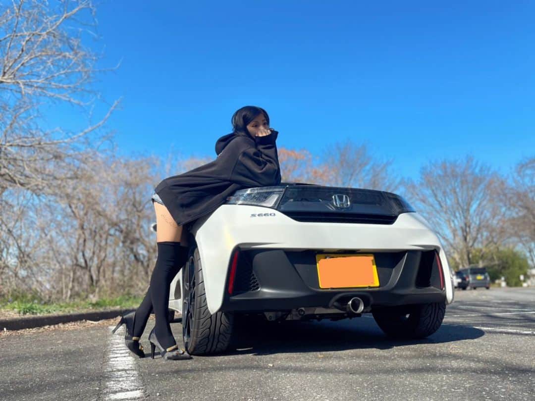 のインスタグラム：「マフラー変えてからの写真❤️. マフラー変える前の写真もたくさんあるからUPするけどね✨. . . #マフラー #spoonsports #スプーン #s660 #s660女子 #s660のある風景 #エスロク #エスロクガール #honda #hondas660  #リア #cargirl #キャンギャル #モデ#japanesegirl  #ケツスタグラム #尻スタグラム #太もも #絶対領域 #kneehighsocks #ニーハイ #ニーハイソックス #脚フェチ #太ももフェチ #sexycargirl #セクシーカーガールズ #撮影 #愛車と私 #パーカー女子 #可愛くなりたい」
