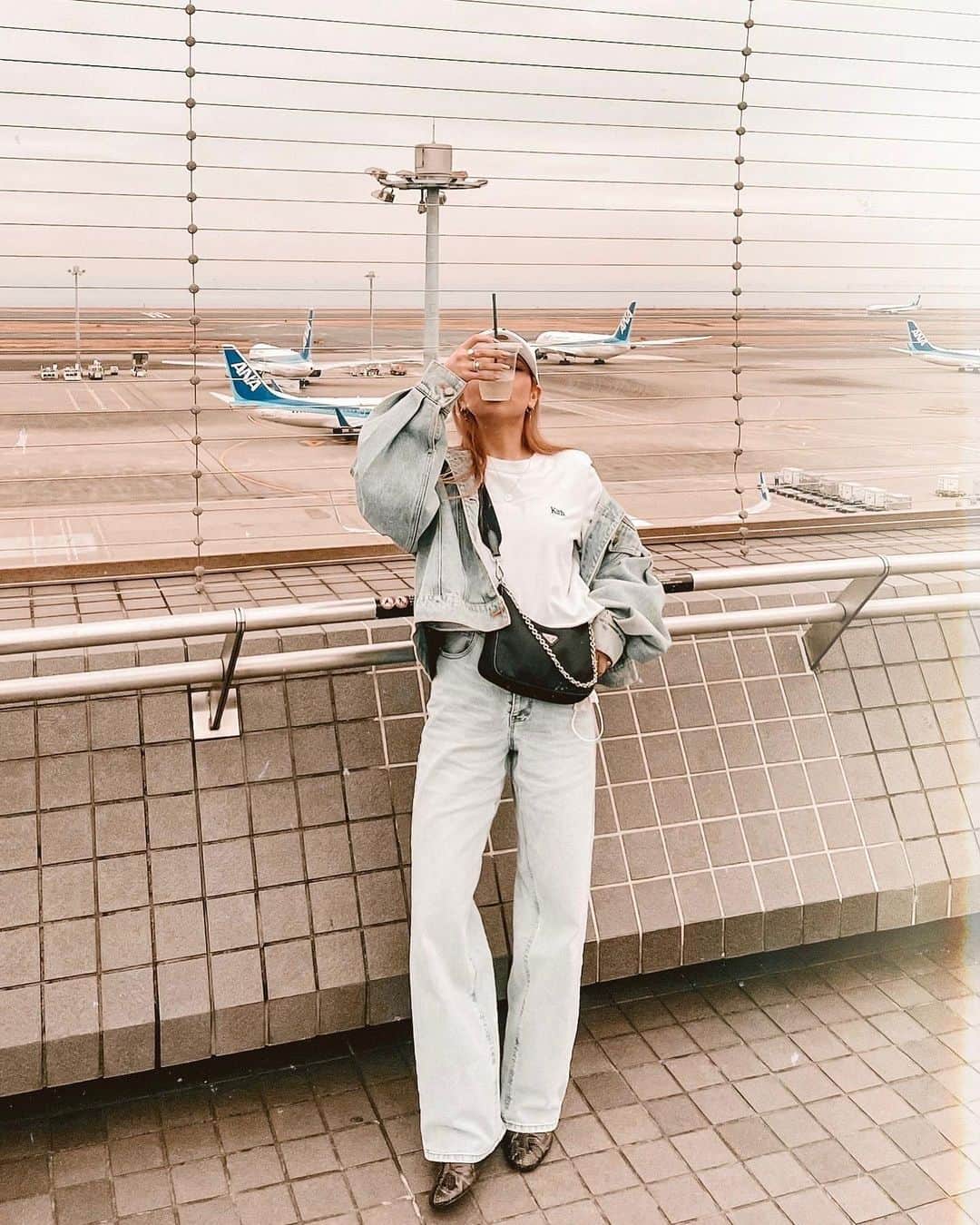✷kana✷のインスタグラム：「🦋💙✈️ . . @clena.official の神デニム ほんとにネ申！！！← . . #150cmコーデ」