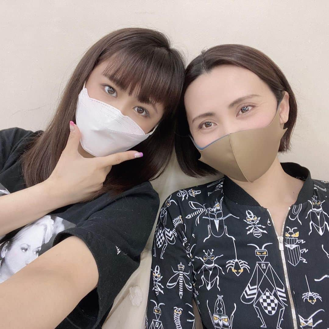 緒月遠麻さんのインスタグラム写真 - (緒月遠麻Instagram)「☺︎ りさちゃんの 安心感は昔から揺るがない。  #新垣里沙  #ランフォーユアワイフ」3月16日 20時12分 - toma_ozuki