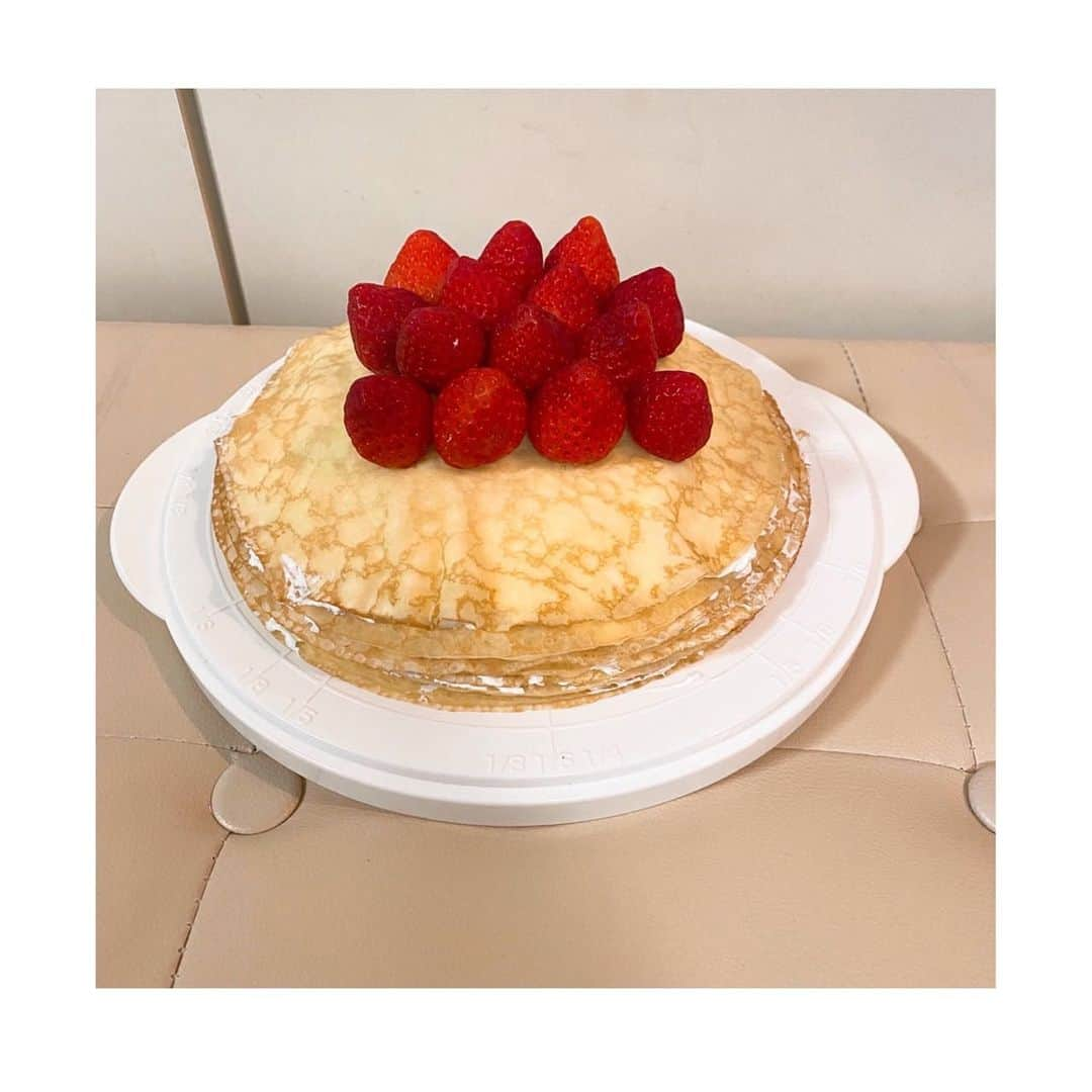 NiziUさんのインスタグラム写真 - (NiziUInstagram)「大好きなチキンとケーキ作ったよん😚 めっちゃ美味しかったぁ！！😭WithUは何してる〜？？ぜひ教えてくださ〜い✌️  제일 좋아하는 치킨이랑 케이크를 만들어봤어용😚진짜 맛있었어요!!😭WithU는 뭐 하고 있어요? 알려주세용✌️  #NiziU #WithU#RIKU#🍗#🍰#🐿🐿」3月16日 20時06分 - niziu_artist_official