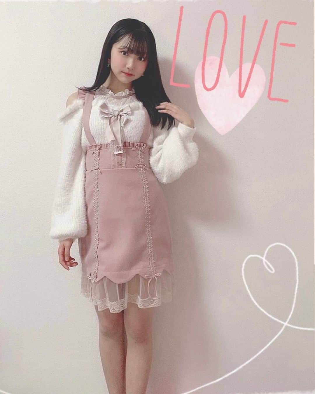 平野百菜のインスタグラム：「今日の全身コーデ💓💓💓 オフショルダーに、ひらひらなレースがついててお気に入り😚  #ske48  #平野百菜」