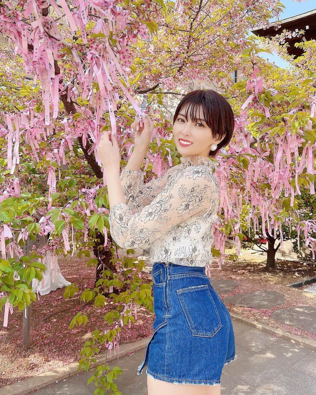 ききまるさんのインスタグラム写真 - (ききまるInstagram)「そろそろ桜が咲くよ！ . .  . 【📍桜神宮　】 〒154-0014 東京都世田谷区新町3-21-3 TEL：03-3429-0869（受付時間：9:00〜17:00） 東急田園都市線 桜新町駅　北口　徒歩2分  . #桜神宮 #桜　#桜神宮御朱印 #御朱印巡り #御朱印 #御朱印帳 #御朱印ガール #御朱印スタグラム #御朱印女子 #花見　#参拝　#桜新町　#花見コーデ  #花見日和 #春服　#春服コーデ #春の花 #春ファッション #春裝 #春コーデ #春 #春カラー」3月16日 20時45分 - kikigram_97