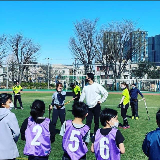 鶴ヶ崎好昭のインスタグラム：「品川区ホッケー🏑&ラグビー教室🏉 日本を元気に🇯🇵 #コロナに負けるな #スポーツの力 #子供たちの未来の為に」