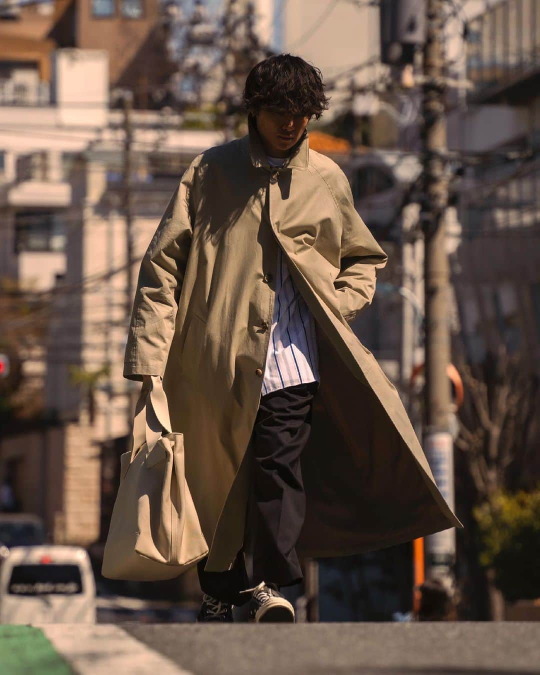 Ryoさんのインスタグラム写真 - (RyoInstagram)「ㅤㅤㅤㅤㅤㅤㅤㅤㅤㅤㅤㅤㅤ マキシ丈のコートは、雰囲気出ていいですね🧥 僕ぐらいの身長の方でも着ていただけると思います。 さっそく完売してしまいましたが、 このコートはすごくよかったです！ 色違いのネイビーは、まだあるので 是非気になってる方はお早めにご検討ください🙌 ㅤㅤㅤㅤㅤㅤㅤㅤㅤㅤㅤㅤㅤ  It’s good to wear maxi coat cause it makes a good mood👌 People who is around my height can wear it. It’s already sold out but that’s was my favorite one. There is a navy one left so if you are interested in it please check out website.@plus81.official  ㅤㅤㅤㅤㅤㅤㅤㅤㅤㅤㅤㅤㅤ coat:#mfpen shirt:#mfpen pants:#ssstein shoes:#converse bag:#studionicholson  ㅤㅤㅤㅤㅤㅤㅤㅤㅤㅤㅤㅤㅤ」3月16日 21時06分 - ryo__takashima