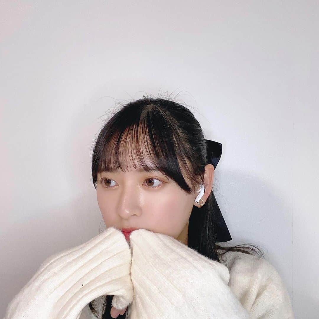 大槻りこのインスタグラム：「🐈‍⬛ 🎞‪ 𓈒𓏸◌‬ . . . みんながInstagramLIVEで無加工沢山褒めてくれるから⸜♡⸝ (あ、でもフィルターつけてたら加工か。。。❔)」