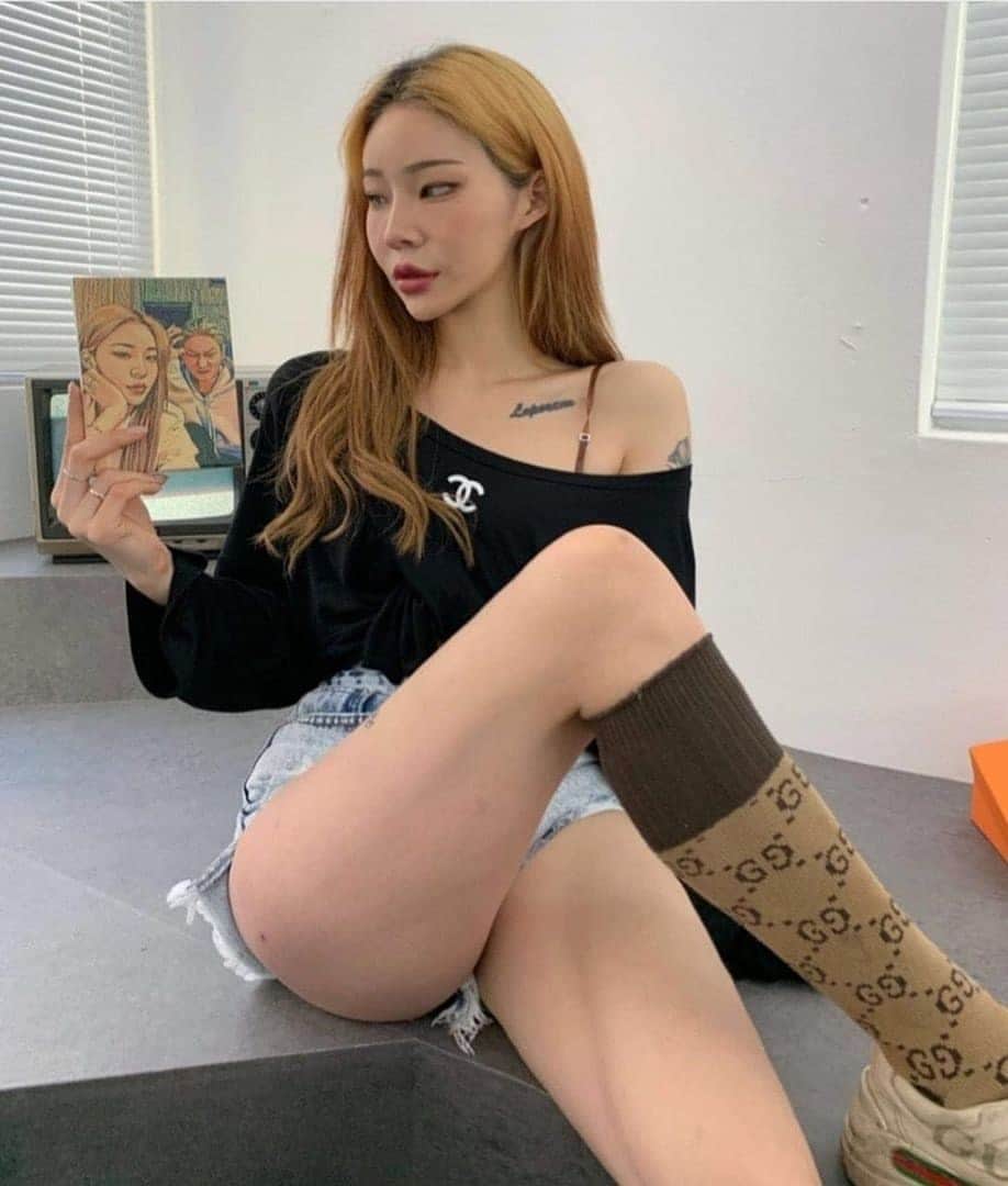 アジアンモデルのインスタグラム：「Gucci or Channel? 💎 💕 @asianmodel.place」
