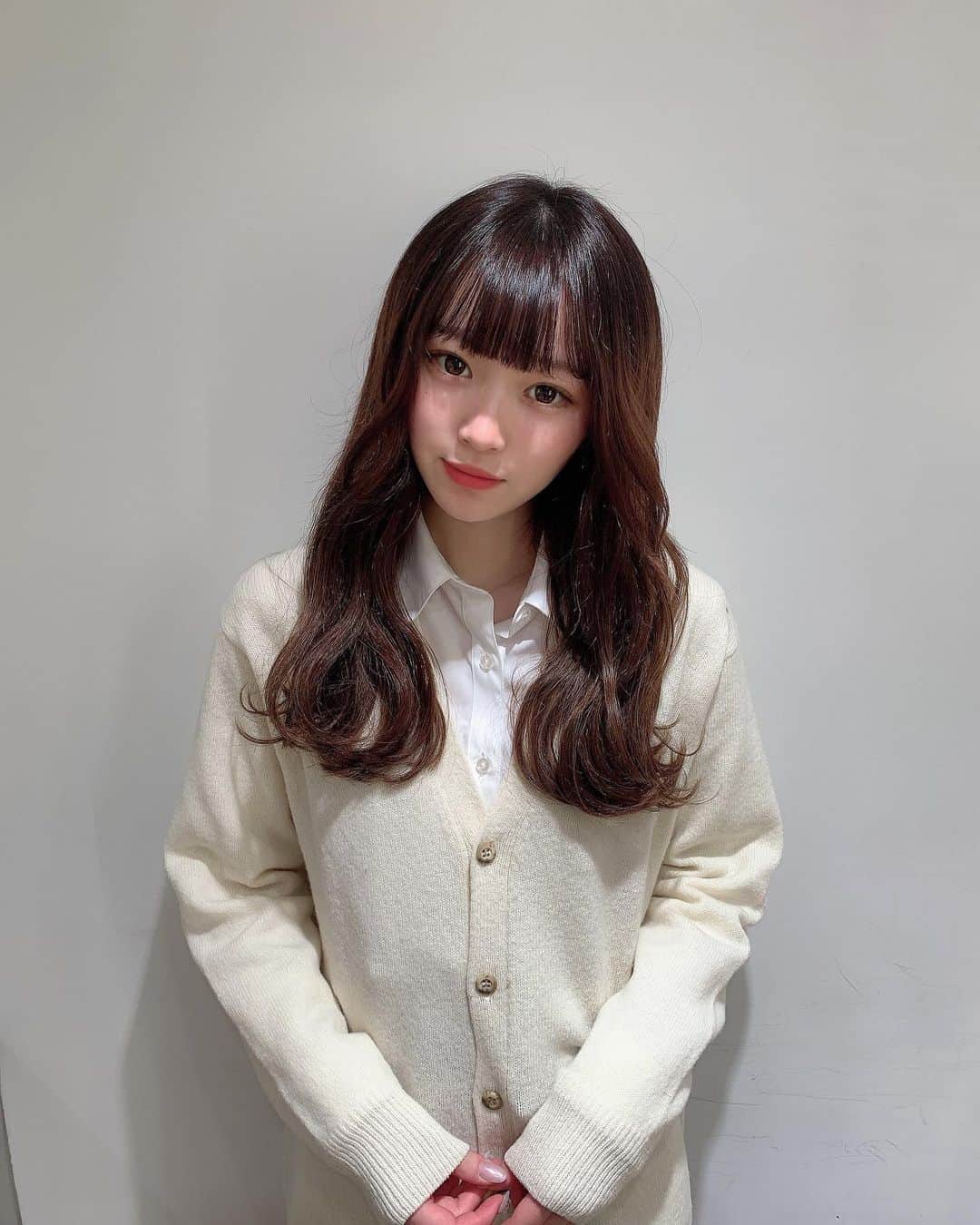 平野夢来（ゆぴぴ）のインスタグラム：「学校帰りに〜、 今回もさらさら#エクステ つけてもらいました🍑」