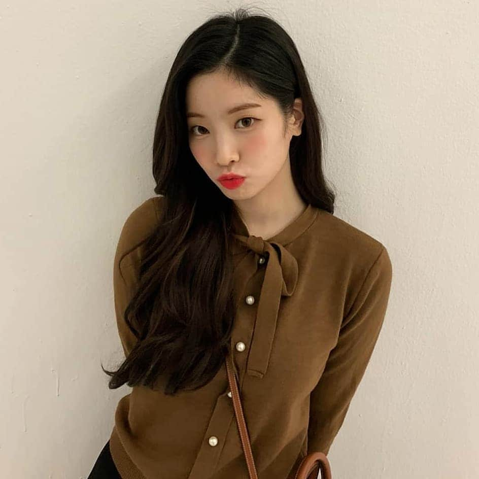 ダヒョンさんのインスタグラム写真 - (ダヒョンInstagram)「Dahyun in brown is gorgeous 🤎」3月16日 22時10分 - dahyun.news