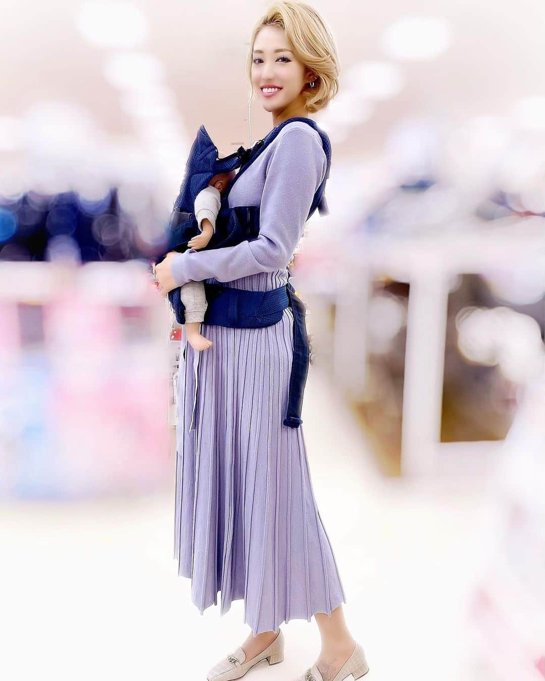 のインスタグラム：「. 間も無く妊娠後期🤰 早く会いたい気持ちと、もっとお腹にいてという気持ちが融合しています  #妊娠後期　#妊娠7ヶ月　#妊娠8ヶ月　#抱っこひも　#ベビービョルン　#onekai #babybjorn #babycarrier #baby #maternity #maternityfashion #妊婦　#マタニティ　#マタニティコーデ #マタニティーコーデ #マタニティ記録 #赤ちゃん　#妊婦コーデ #妊婦生活 #pregnant #pregnancy #プレママ　#女の子ママ　#babygirl #ワンカイ　#onekaiair #mama #maternityclothes #マタニティライフ #マタニティ服」