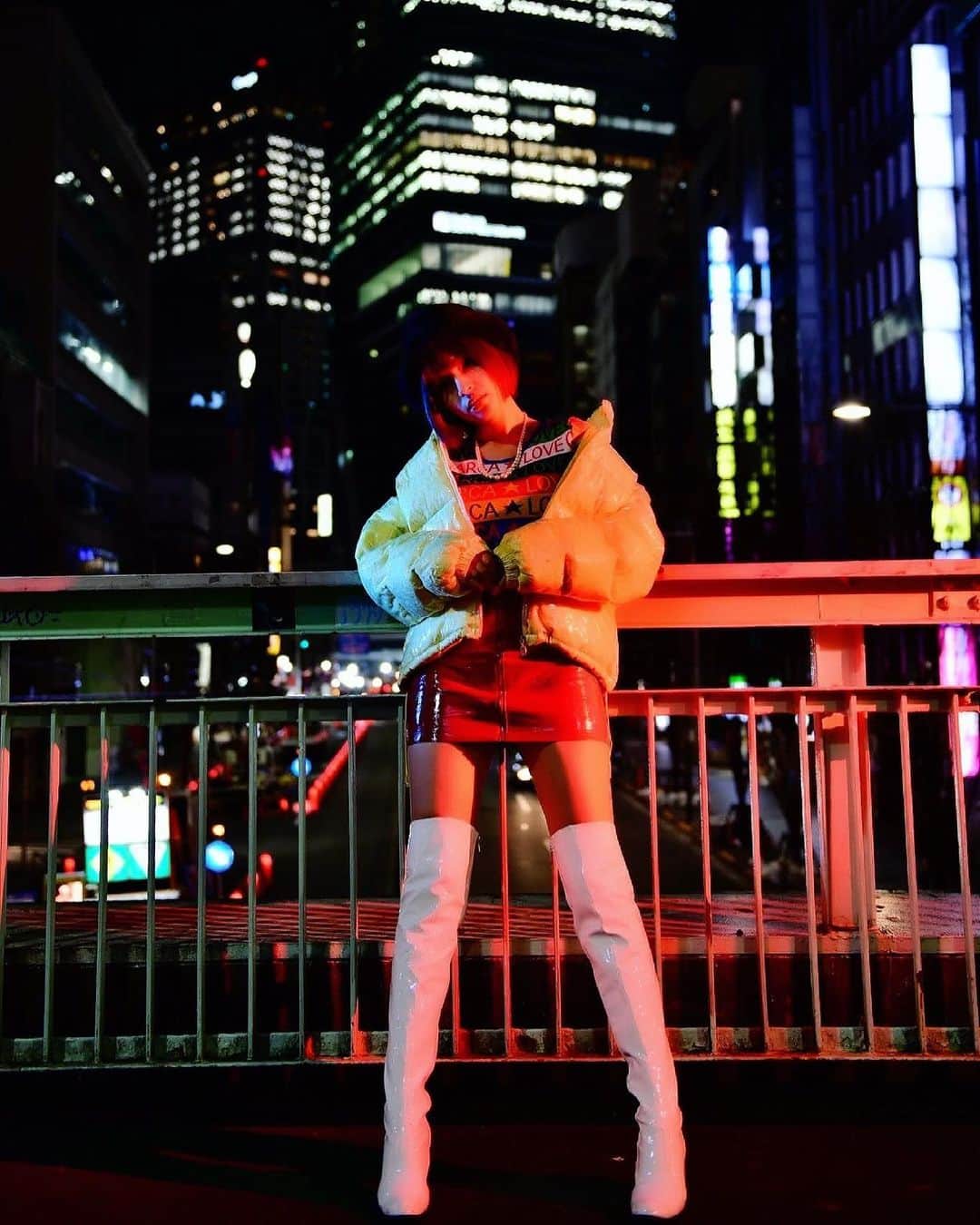 のインスタグラム：「#mushream  #photography #music #artist  #japanese  #shorthair #japanesegirl #makeup #CD #colorful #ジャケ写 #streetfashion   定期プロフィール🥀  #くびれ 55cm #おしり 1m #砂時計くびれ #脚  #レースクイーン #グラビアアイドル #talent #mixgirl  #骨格ストレート #トレーニング女子 元 #美容部員 #茶髪ショート #日焼け肌 #ショートカット」