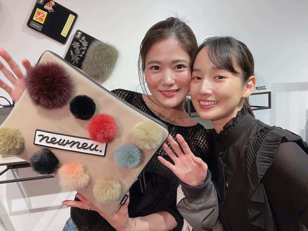 高嶋香帆のインスタグラム：「昨日は朝のワークショップから夜の撮影までまきちゃんと一日一緒でしたっ☺️✨  @newneu_tokyo  自分でカスタマイズ出来るバッグや靴可愛かったぁ🥺」