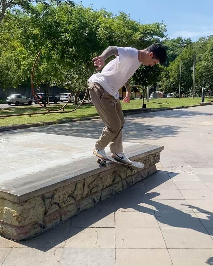 ルアン・オリベイラのインスタグラム：「Fun morning // Manhã divertida @guilhermeabe @brunofilipeskt #skateboardingisfun」