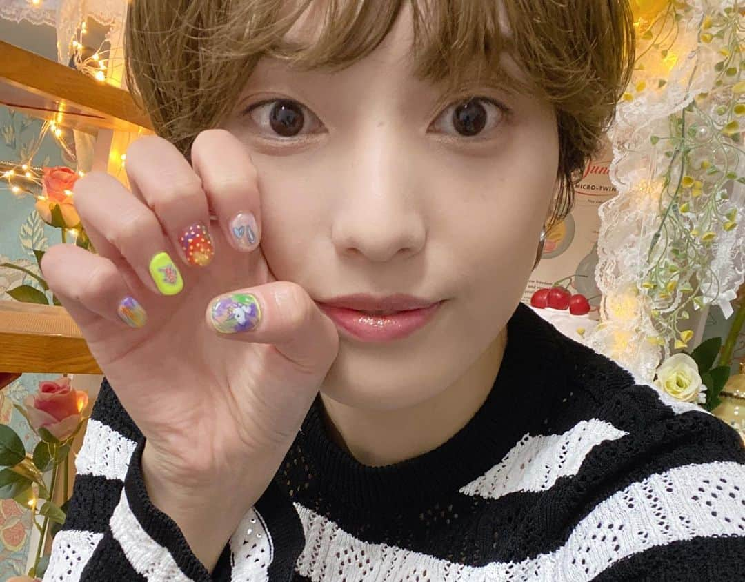 小貫智恵さんのインスタグラム写真 - (小貫智恵Instagram)「. IDOLのMVイメージ💅 . 毎日観るくらいすきだからテンションあがる☺️ぐふ。 . #ミーツェネイル#痛ネイル#BTSネイル」3月17日 9時30分 - chie_0704