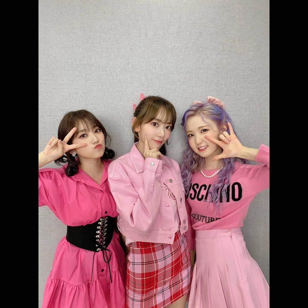 h3artbrak3rsさんのインスタグラム写真 - (h3artbrak3rsInstagram)「#Repost @official_izone ・・・ 🌸PINK BLUSHER🌸  포도미 긴머리 버전 어땠어요~?ㅎㅎㅎ 계속 하고 싶었던 무대를 드디어 보여드릴 수 있어서 좋았어요🥰  ポドミ🍇のロングヘアどうでしたか〜？笑 ずっとやりたかったステージをついにお見せすることができて嬉しかったです💐  #히토미 #ひとみ #本田仁美 #IZONE #아이즈원 #アイズワン  #sakura #宮脇咲良 #미야와키사쿠라 #さくら #nako #矢吹奈子 #야부키나코 #なこ」3月17日 4時27分 - h3artbrak3rs