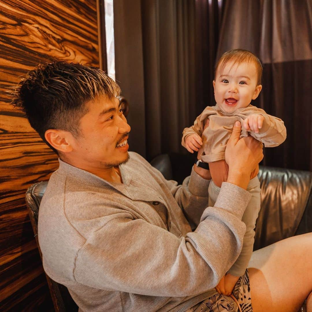 栗原嵩さんのインスタグラム写真 - (栗原嵩Instagram)「Daddy’s life. Photo by @mariakakinohana  #アスリート #お父さん」3月17日 17時45分 - iam_tk_81