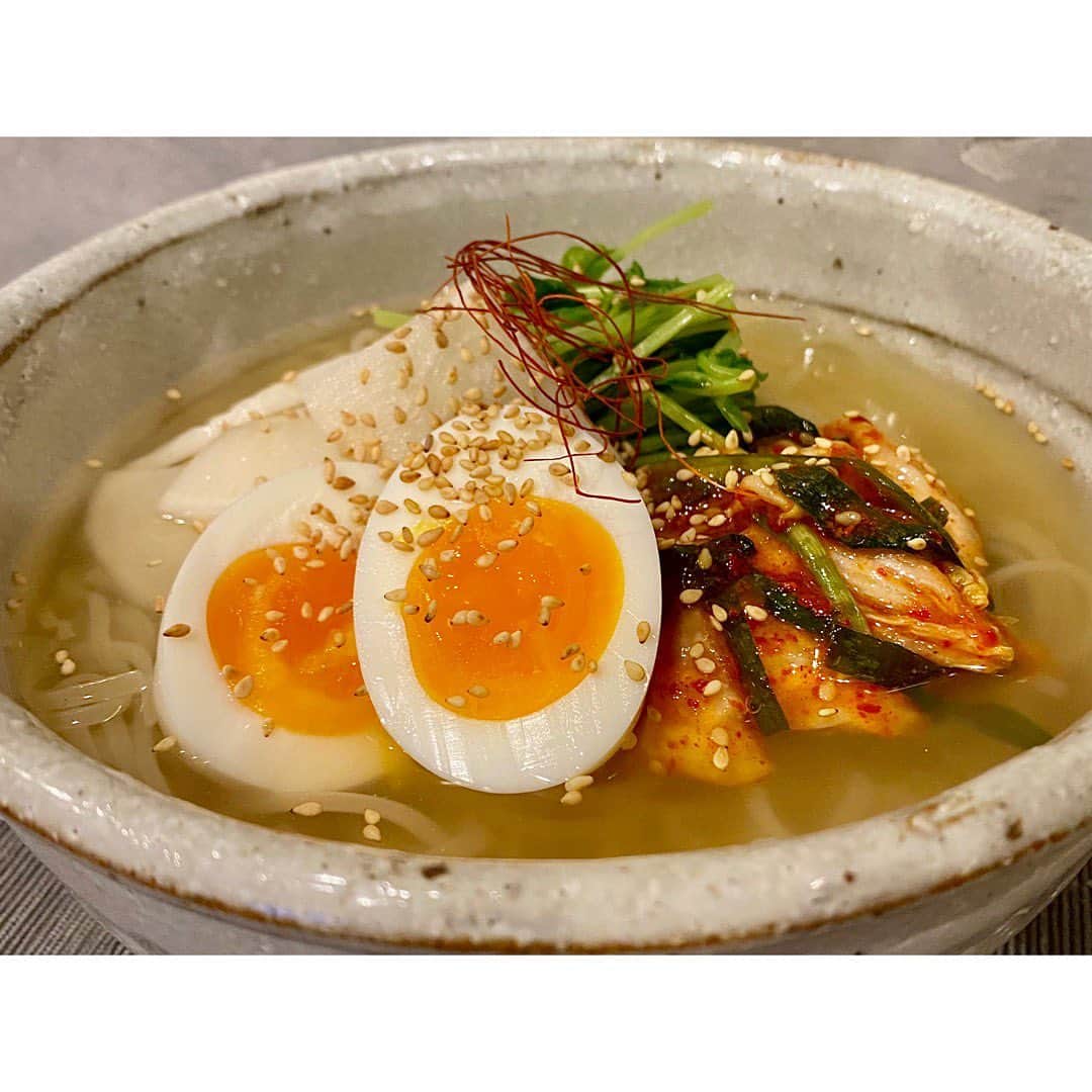 中田奈沙さんのインスタグラム写真 - (中田奈沙Instagram)「Cooking🍜 @akikot1127 から冷麺を貰ったので、 張り切って大根の甘酢漬け作って ゆで卵を完璧の茹で加減で茹でて。 おいしゅうございました😋  #奈沙ごはん  #cooking #noodles #egg #kimchi #koreanfood #instafood #foodgasm #foodstagram #foodie #foodporn #foodpic #冷麺 #手料理 #料理 #ゆで卵 #キムチ #激ウマ #美味しい #냉면 #물냉면 #한국요리 #찐계란 #김치」3月17日 18時06分 - nasa_nakada