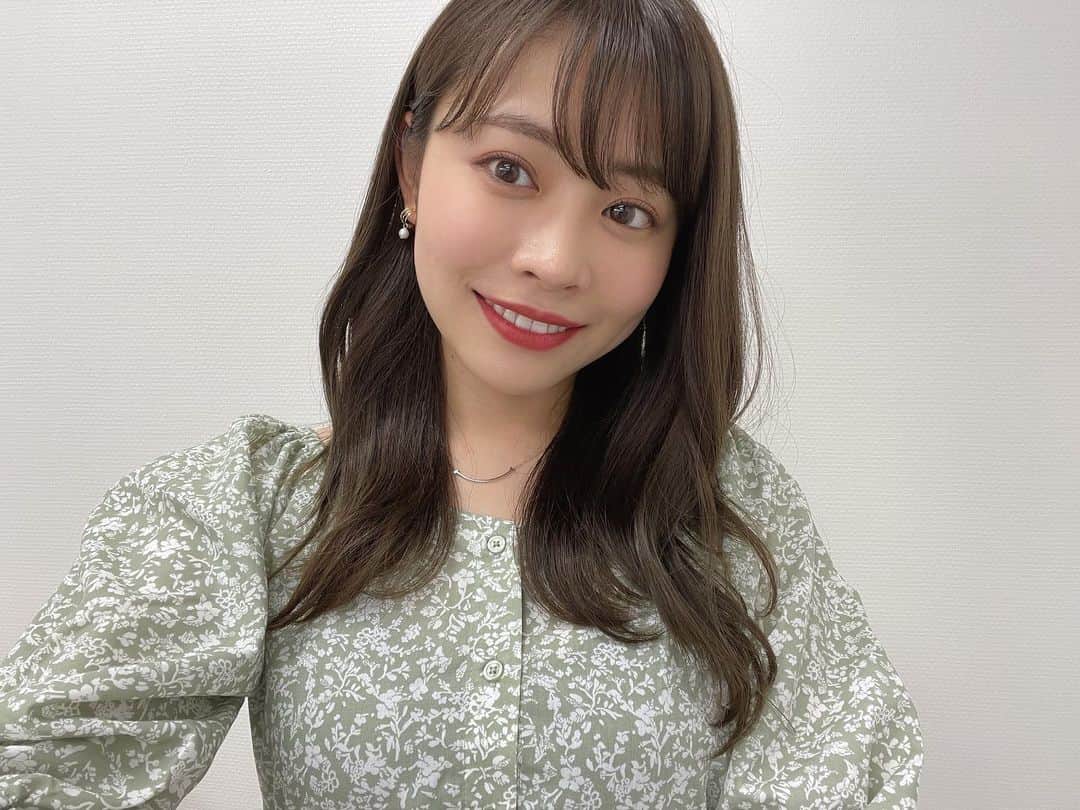 高木由梨奈のインスタグラム：「@gu_for_all_ のワンピース👗🤍 他にもまたいろいろ動画で紹介します〜👏  最近毎日どこかに一個はGUかUNIQLOのアイテム取り入れてる気がする💭  #gu #UNIQLO #春コーデ #骨格ストレート」