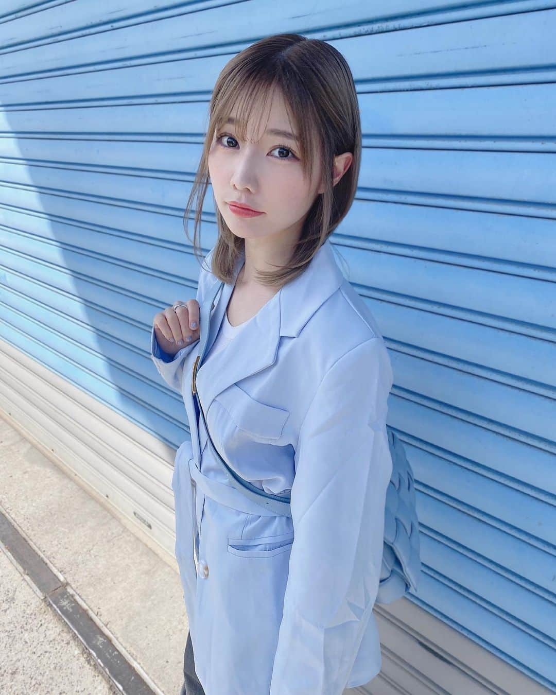 山内あいなさんのインスタグラム写真 - (山内あいなInstagram)「青い日〜☁️💙💎🦋  @lilyboutique_official のジャケット届いたので着てみました👕 暖かくなってきたから明るい服が着たくなる☺️💭  #ootd #ジャケット #ジャケットコーデ」3月17日 18時07分 - ainayamauchi3131