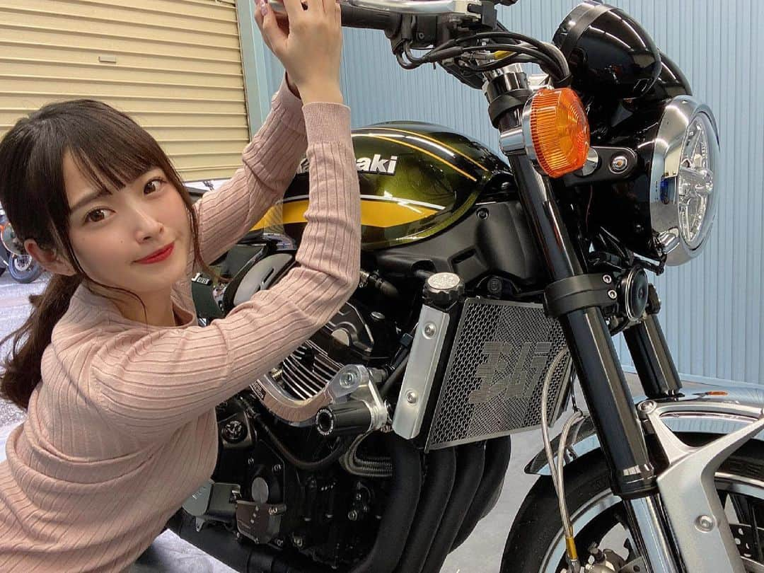 AMIのインスタグラム：「久々にz900rsと写真撮影🥰 今年こそ絶対に桜とバイクで写真撮りたい…！！！！ ・ ・ 桜とバイクが良い感じに撮れるスポットあったら教えてください🙏🏻🥺 ・ ・ ・ #バイク #バイク女子 #bike #バイクのある生活  #バイクのある風景  #バイクが好きだ  #バイク好きな人と繋がりたい  #バイクウェア #kawasaki  #z900rs #zx14r」