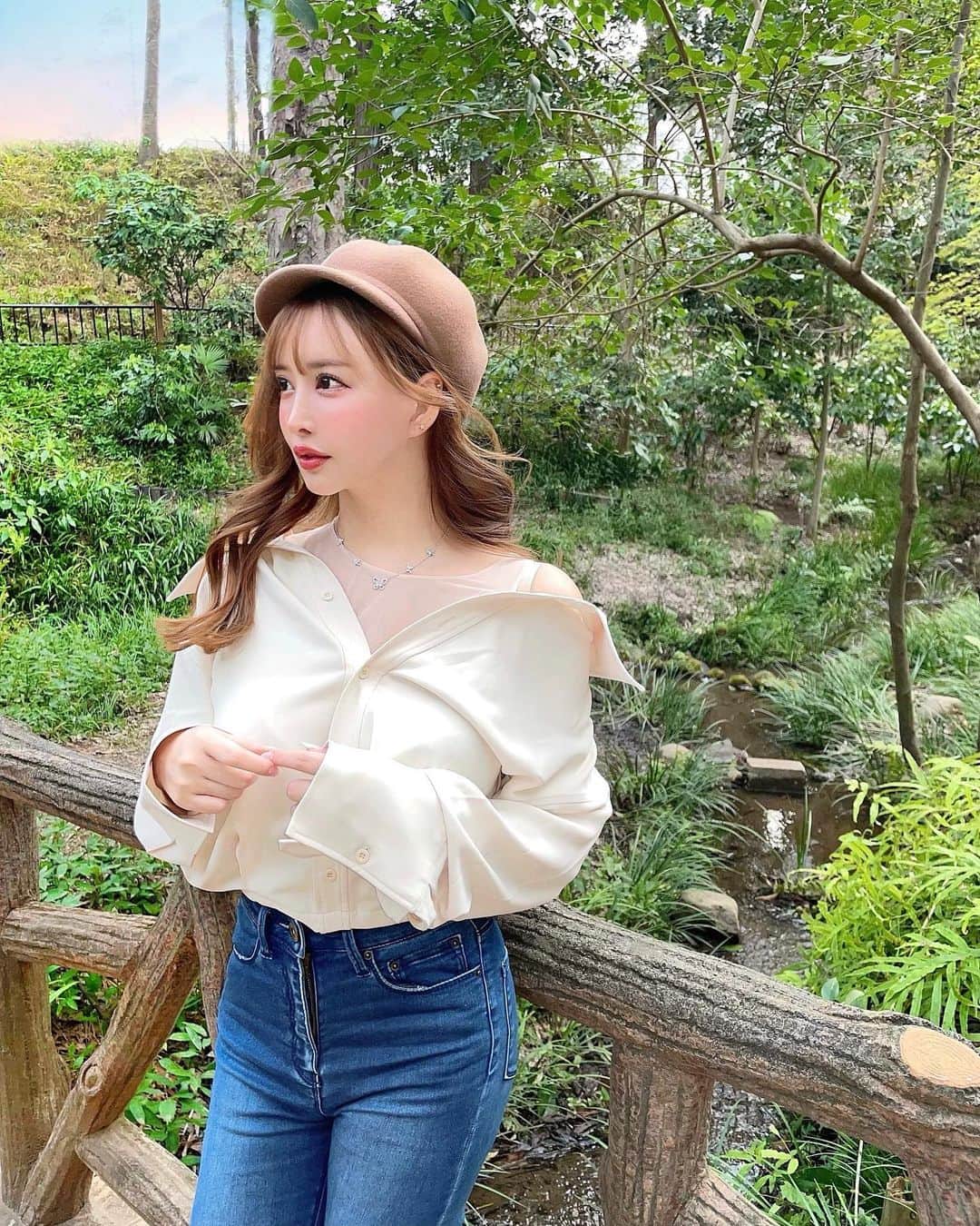蘭子のインスタグラム：「今日は有栖川公園にお散歩してきました☀️💓✨ 全身たまたま( @emoda_official )コーデでした👒 . そして ゆみ先生( @yumi.sensei430 )のハイフをしてから2週間が経ち、お顔が引き上がって調子がいいです😌💕 . 3月いっぱいでゴッドハンドゆみ先生にはお願いできないので、行くならあと2週間の今のうち😭 溜められるなら毎日通いたい😭✨ 是非ゆみ先生にDMしてみてね✉️ . . . . . #銀座#銀座一丁目#ローズベール#エステ#ブライダル#ハイフ#超音波#高周波#肌再生#若返り#肌改善#小顔#毛穴レス#美肌ケア#矯正#ラジオ波#ハイドロクレンジング#美容#美容好きな人と繋がりたい#美容すきな人と繋がりたい#美容垢#美容垢さんと繋がりたい#美容マニア#美容オタク#美容部#ハイフ#ハイフエステ#きょコ#今日のコーデ#emoda」
