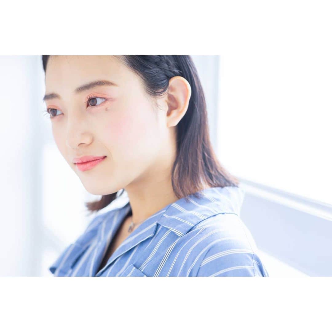 のインスタグラム：「再レタッチしました Remake 1 #beautygram #おでこ #myworld #作品 #me#自分#私#写真好き #写真を撮るのが好きな人と繋がりたい #browneyes #natur #Photogenic　#ポートレート女子 #大人女子 #naturalmakeup #平田純　#ミシェルエンターテイメント #hirataaya #photograph#photography #myworld #everyday #goodmorning #Japanese #girl #今日の1枚 #いいね返します #l4l #favorite」