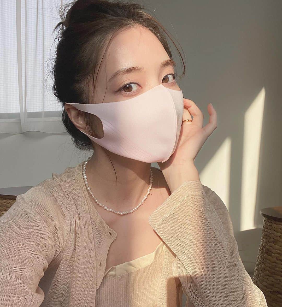 のインスタグラム：「本日10:00から @kol.japan オフィシャルサイトがオープンしたのでぜひチェックしてみてください😘💗3/17-4/14の先行予約いただいた方に小顔マスクプレゼントもあります🎁」