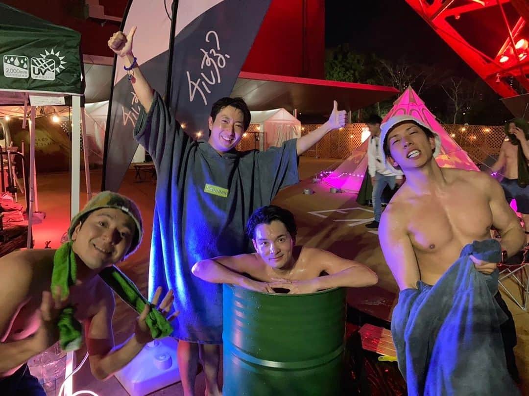 しみけんのインスタグラム：「東京タワーの麓でテントサウナ😊﻿ ﻿ サウナにどハマりしている僕ですが﻿ ﻿ サウナに詳しい人は多けれど﻿ ﻿ セックスとサウナを融合させた「セウナ」を語れる人は﻿ ﻿ 僕しかいないだろう、と「セウナ専門家」を自負してやみません😂﻿ ﻿ #東京タワーサウナ #東京タワーテントサウナ #サウナ #テントサウナ #セウナ﻿」