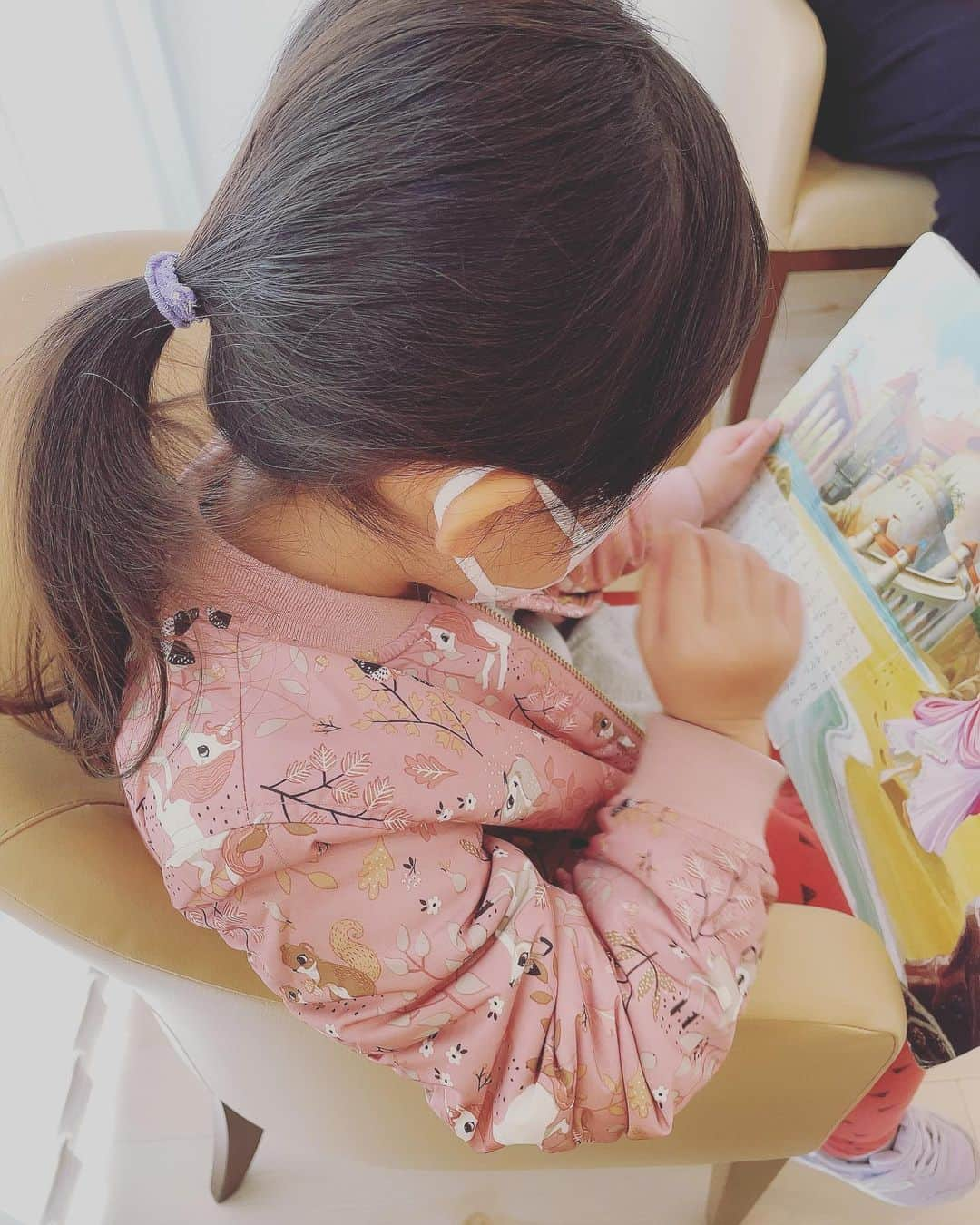 井上和香さんのインスタグラム写真 - (井上和香Instagram)「. 5歳にして花粉症デビューしたみたいです🥲 鼻水だけじゃなく、目も痒いと言い出したので病院に行ってきました。  これから長い付き合いになりそうです… 一緒に頑張ろう！ . #花粉症 #花粉症デビュー #5歳なんて早過ぎる #親子で花粉症」3月17日 11時43分 - inoue_waka