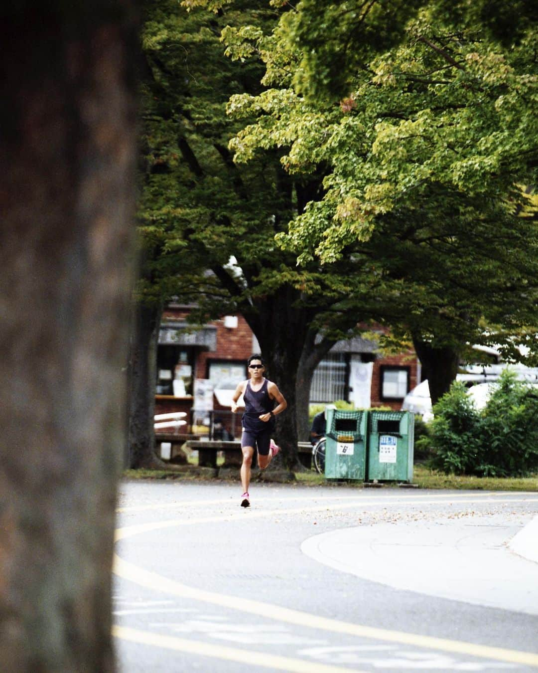 走るひとさんのインスタグラム写真 - (走るひとInstagram)「Yusuke Ogura, wearing Tracksmith @tracksmithrunning , set an Fastest Known Time (1:04:34) of 21.0975km at Komazawa Olympic Park. . . #tracksmith #hsrht #hashiruhito #走るひと . . -Komazawa Challenge- Powerd by @strava   Runner : Yusuke Ogura @yusuke_ogura1993  Photographer : Kanta Nakamura @kanta_nakamura_  Planning / Direction / Styling : Yuito Ueda @yuito_ueda  Thanks : Eri Mishima, Marina Kitagawa @marinakitagawa , Setagaya Sports Promotion Foundation  .」3月17日 11時56分 - hashiruhito.jp