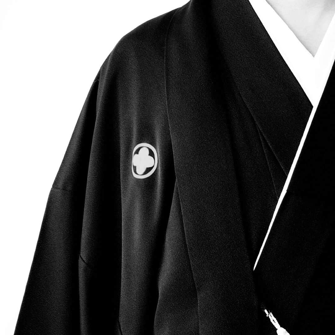 無印良品さんのインスタグラム写真 - (無印良品Instagram)「【商品紹介】日本の知恵 はおり - 室町時代後期に武家の男性が、着物の上から気温調整のために羽織ったものが起源のはおり。  重ね着のしやすいかたちを採用し、現代風に仕立て直しました。 さらっと軽やかに羽織ることができます。  伸縮性があるストレッチスムース編み素材のはおりと、オーガニックコットンを使用したインド綿素材のはおりを取り揃えています。 - #無印良品 #MUJI #日本の知恵 #文化 #culture #羽織」3月17日 12時00分 - muji_global