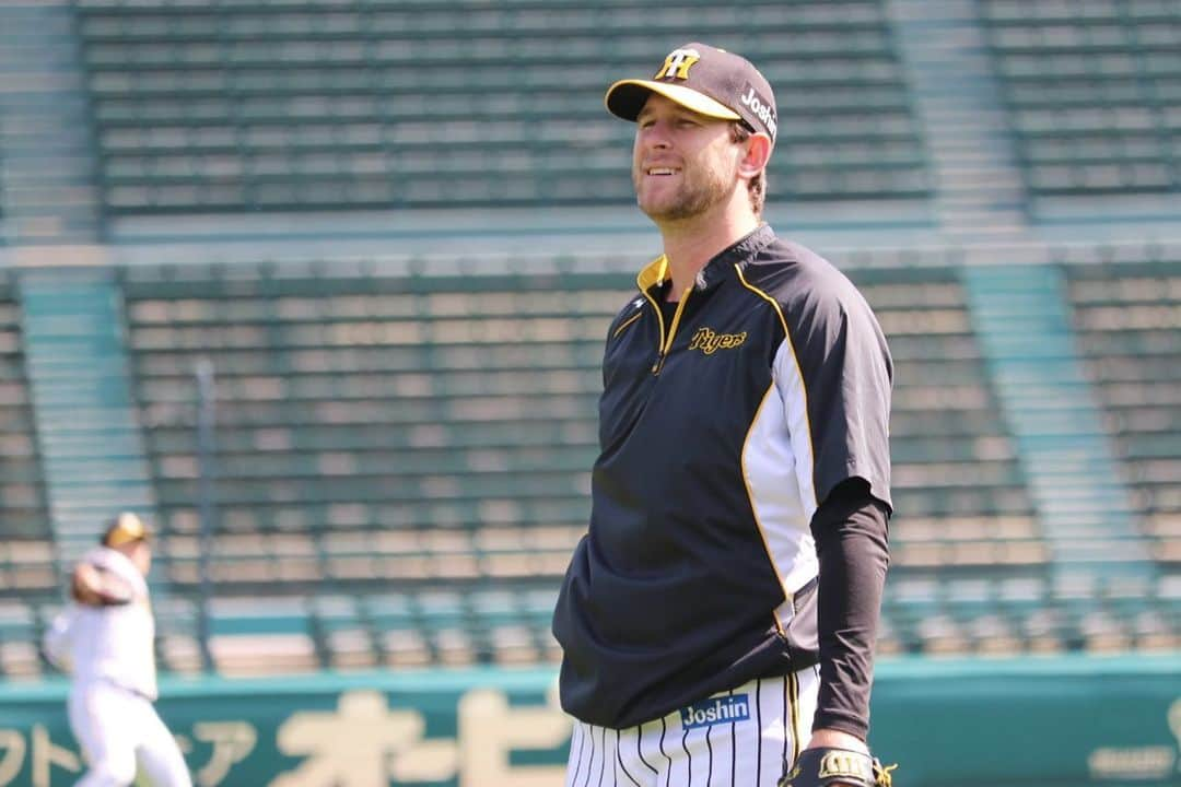 阪神タイガースさんのインスタグラム写真 - (阪神タイガースInstagram)「今日も残留組の投手陣が甲子園球場で練習しました！ #ジョーガンケル 選手 #ジョンエドワーズ 選手 #伊藤将司 選手 #岩貞祐太 選手 #岩崎優 選手 #阪神タイガース #挑超頂」3月17日 12時22分 - hanshintigers_official