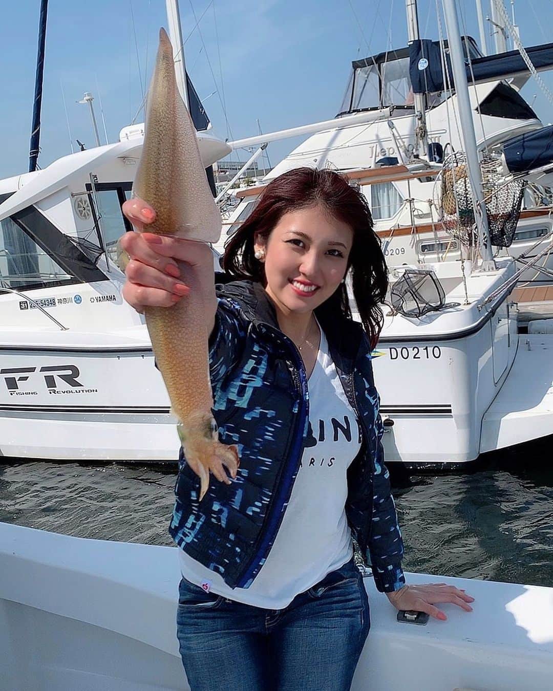 神谷麻美さんのインスタグラム写真 - (神谷麻美Instagram)「#イカ GET❤🦑✨いぇい💖✨ #イカ釣り 🎣💕✨ 釣ってすぐ食べるイカは美味しすぎました😋🦑❤️✨ #釣りガール　👸💕❣️✨ #釣り 楽しい😻🎣💓✨ #日の出 パワー🌅❣️❣️❣️✨  #ヤリイカ 🦑💕✨ #スルメイカ 🦑💕✨」3月17日 18時48分 - asamice428
