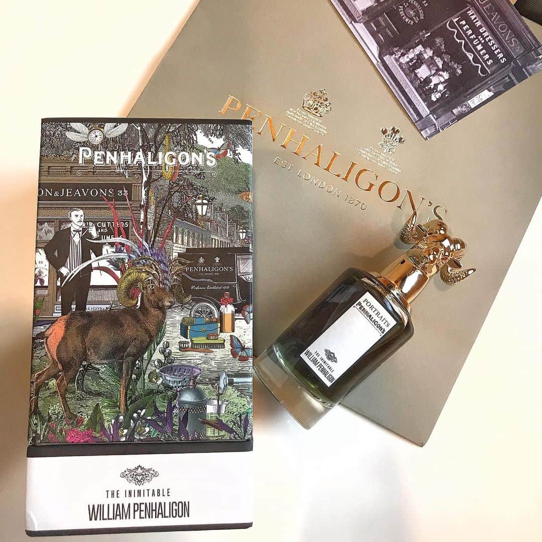 Motokiのインスタグラム：「PENHALIGON'S PORTRAITS- COLLECTIONS 2021.3.17発売　  「ペンハリガン」 150年以上の歴史を誇る英国発フレグランスハウス  【ポートレートコレクション】 英国貴族社会の架空の物語の人物を”ポートレート(肖像画)”を描くように「香り」で表現するユニークでラグジュアリーなフレグランスコレクション  ジ　イニミダブル　ウィリアム　ペンハリガン　オードパルファム　75ml 35,200円  香水の箱、ボトルキャップのデザインどれをとっても魅力的☺︎ 使用感想は官能的でエキゾチックで甘く、色気、濃密さ、スパイシーな印象の香水。 セクシーで大人の魅力を感じさせる香りはその空間をも上品に引き立ててくれそう  PENHALIGON'S 新製品コレクション https://latelierdesparfums.jp/pages/penhaligons-portraits-collection  #ペンハリガン#ポートレート#Penhaligons#WilliamPenhaligon#penhaligonsxportraits#香水#フレグランス#PR」