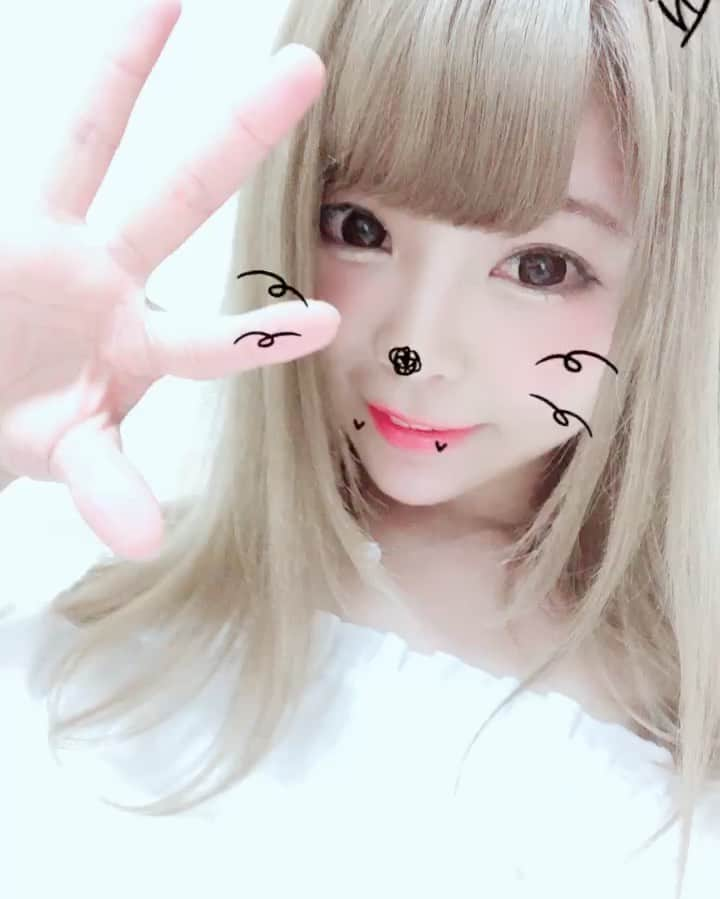 南菜々子のインスタグラム：「ミルキーベージュ🤍カラー✂️💇‍♀️💆🏼‍♀️💕  #アイドル #モデル #タレント #yoshinagaayano #吉永彩乃 #写真好きな人と繋がりたい #おしゃれ #ヘアカラー」