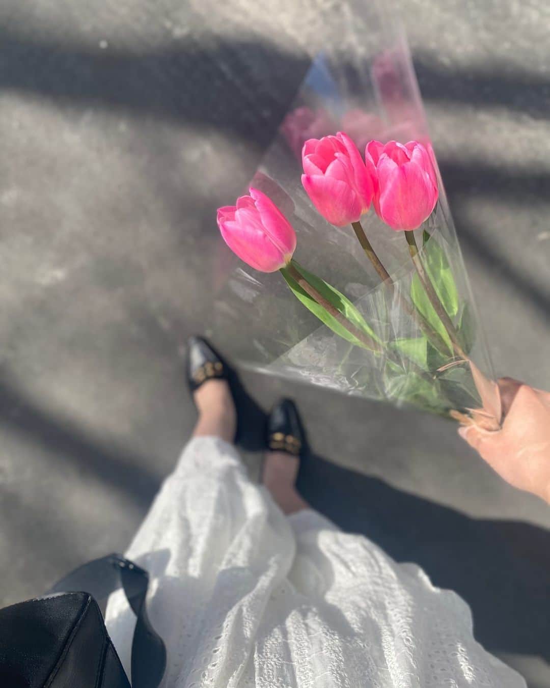 丸山悠美さんのインスタグラム写真 - (丸山悠美Instagram)「ポカポカですね♡ キャンディみたいなピンクが可愛い♡  #チューリップ #お花のある暮らし #flower #tulip #お花 #pink #お花屋さん #春コーデ #春コーディネート」3月17日 13時59分 - maruyumi