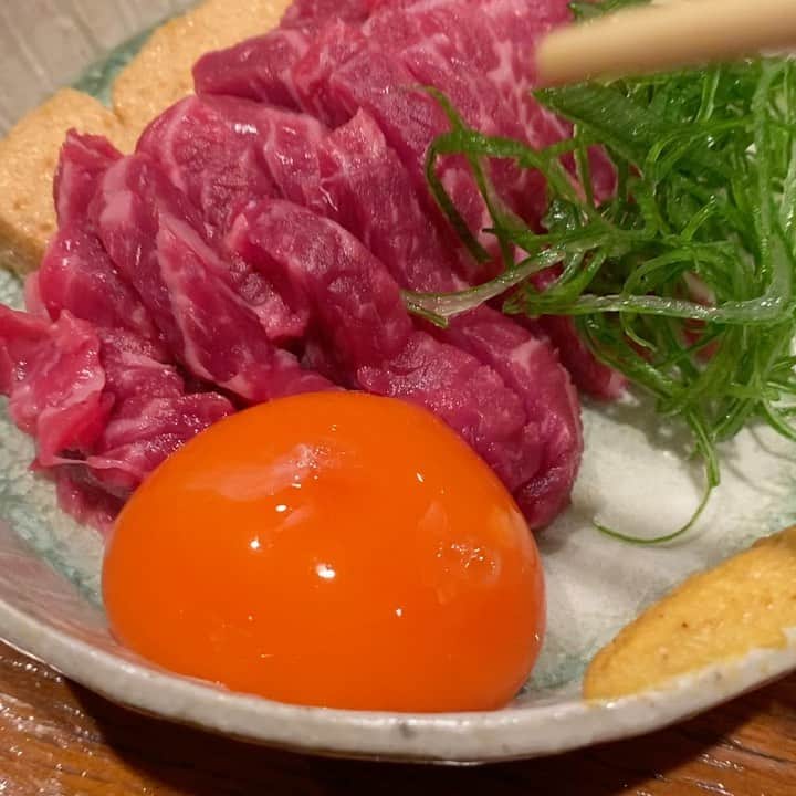 ニッチロー'のインスタグラム：「これは  エロいよ  #肉料理かなえ  #京都 #肉のエロス #プロ焼肉選手 #ニッチロー #ニッチ飯」