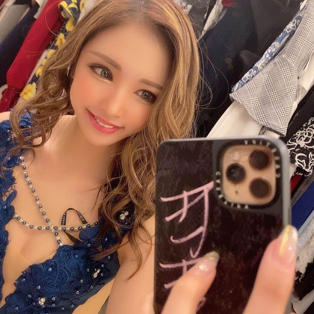 藤咲ひなたのインスタグラム：「おはようございます☀  今日は9時出勤です🥰  P&J 札幌市中央区南４条西３丁目 N-プレイスビル 5F 011-518-1444 💋藤咲ひなた💋   #美脚#美女 #美人 #美容 #バースデー #ポケパラ #ナイツ #シャンパン #キレイ  #バルセロナグループ  #キャバ嬢 #キャバクラ #ホステス #札幌 #すすきの #中洲 #錦#いいね #ドレス #かわいい #selfie #l4l #大阪 #北新地#ミナミ  #instagood #likeforlikes #followme #f4f」