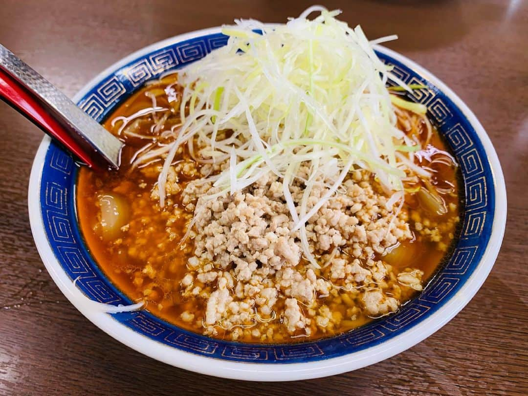 月野夏海さんのインスタグラム写真 - (月野夏海Instagram)「この前食べた勝浦タンタンメン🍜 勝浦タンタンメン発祥の「江ざわ」でいただきました🙏 上坦々麺じゃないとひき肉無しらしく、上坦々麺に…！ 細麺にスープが絡んで、玉ねぎも甘くて、辛いの苦手な方だけどおいしく食べられました💗💗 穴付きのレンゲもあって、具も食べやすかった⭕️ もう少しお腹減ってたらご飯も付けたかった！笑」3月17日 14時44分 - natsumi__minami