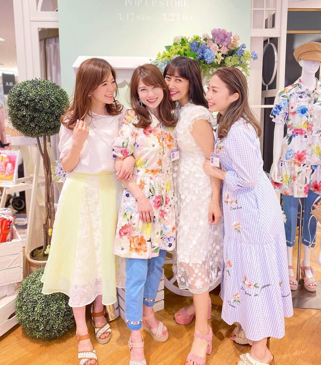 小川ひとみさんのインスタグラム写真 - (小川ひとみInstagram)「🌸🌸🌸 Love❤️My girls!!❤️ @chesty_official  #popupstore #阪急うめだ本店 #3階」3月17日 14時55分 - hitomy220