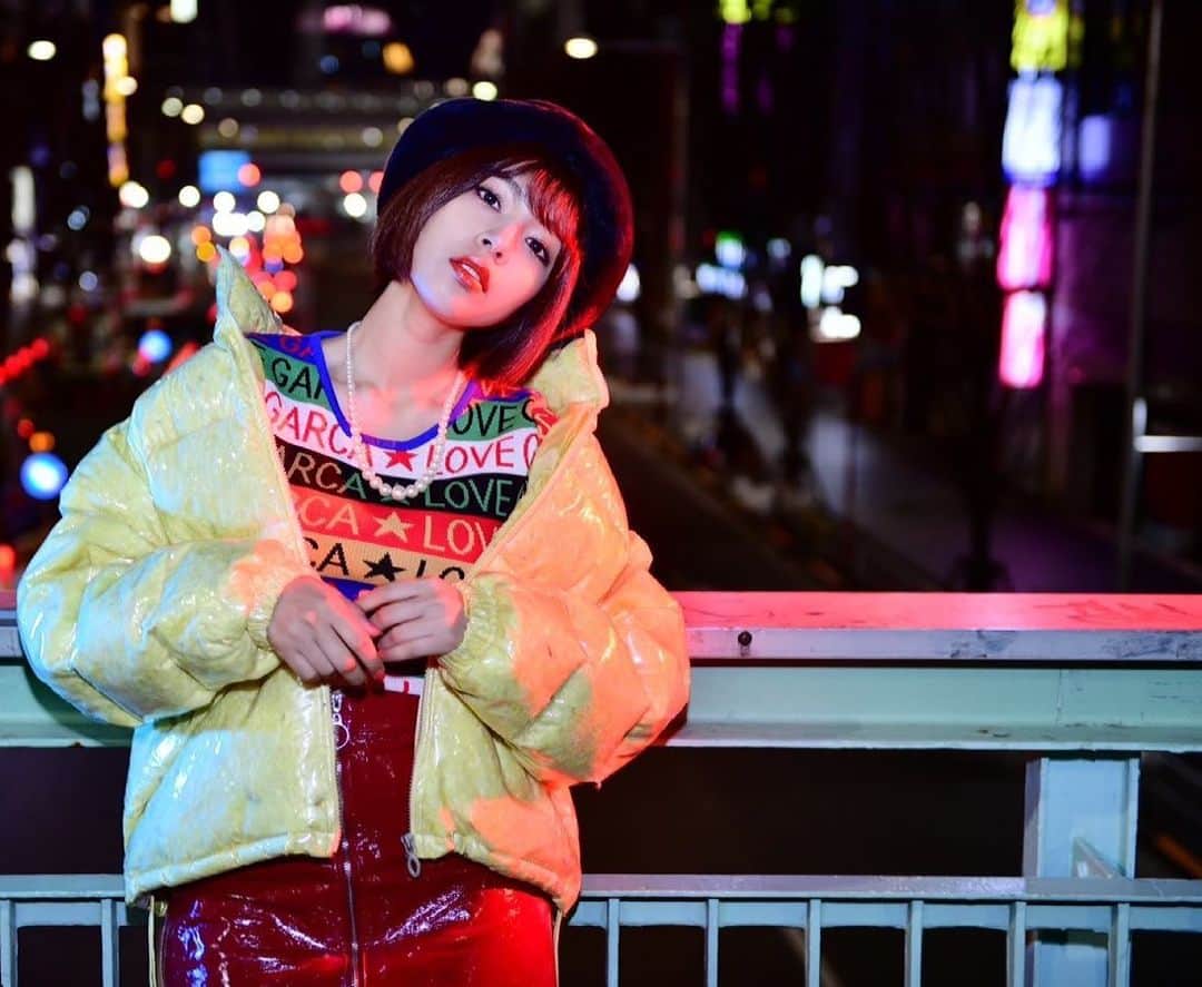 のインスタグラム：「#mushream  #photography #music #artist  #japanese  #shorthair #japanesegirl #makeup #CD #colorful #streetfashion #shibuya #TOKYO  定期プロフィール🥀  #くびれ 55cm #おしり 1m #砂時計くびれ #脚  #レースクイーン #グラビアアイドル #talent #mixgirl  #骨格ストレート #トレーニング女子 元 #美容部員 #茶髪ショート #日焼け肌 #ショートカット」