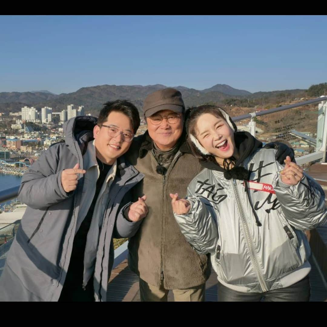 キム・ジュノさんのインスタグラム写真 - (キム・ジュノInstagram)「님과함께 ^^ 오늘이죠 첫방입니다  mbn 수요일 저녁11시는 우리 남진큰형님과 영란이와 제가 세상의 여러감동적인 님과 함께  합니다 영어로는 with  you?  #남진#장영란#님과함께#mbn#수요일11시#」3月17日 16時47分 - charliekimi