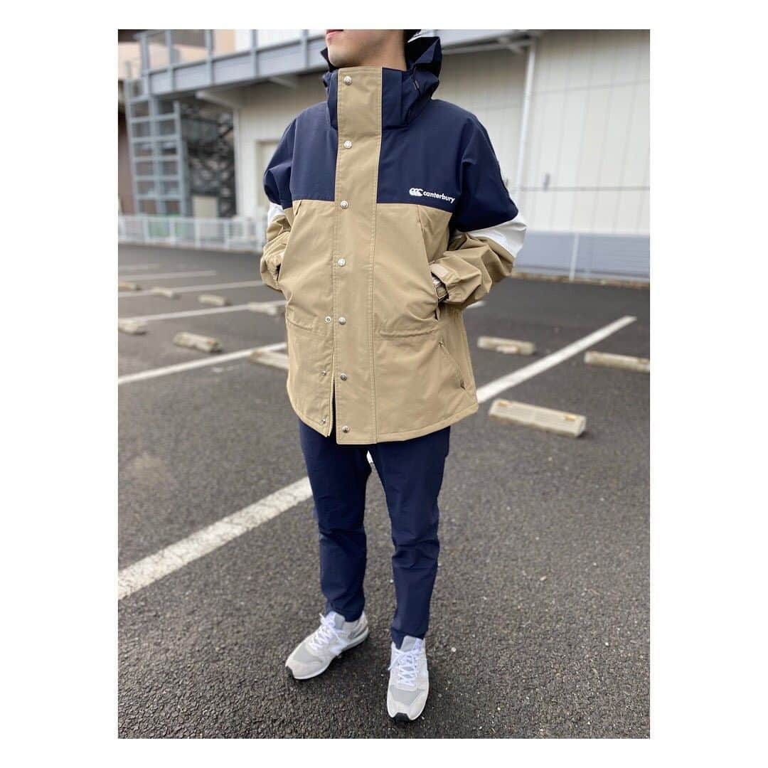 CORDURA®(コーデュラ®)日本版公式アカウントさんのインスタグラム写真 - (CORDURA®(コーデュラ®)日本版公式アカウントInstagram)「ニュージーランドで誕生したラグビーウェアを中心としたスポーツアパレルブランド『CANTERBURY（カンタベリー）』の今の季節にピッタリなインバーカーギルライトジャケットです。CORDURA®の生地に特殊コーティングBARREL® GP（バーレル®ジーピー）を施しており、耐久性に加えて高撥水・防水・防風・透湿性に優れており、急な気候変動にも対応します。タウンユースからスポーツ観戦、レジャーシーンまで幅広く着用することができます。 ・ こちらの素敵なお写真は @canterbury_spal_sendai さんの1枚です。 ・ CORDURA®（コーデュラ®）日本版公式アカウントです。CORDURA®は、耐久性に優れた素材として50年以上の実績のあるインビスタ社のファブリックブランドです。 ・ このアカウントでは、みなさんのCORDURA®を使用したプロダクトの自慢の1枚をご紹介しております。当アカウントをフォロー後、「#コーデュラジャパン」のハッシュタグをつけて投稿していただくとリポストさせていただくこともあります。みなさんの素敵な投稿をお待ちしております。 ・ #コーデュラ #CORDURA #コーデュラナイロン #코듀라 #タフ #耐久性 #素材 #パーカー #マウンテンパーカー #マウンテンジャケット #アウトドア #ストリート #メンズ #メンズファッション #ファッション #メンズコーデ #コーデ #カンタベリー #カンタベリーオブニュージーランド #ニュージーランド #カンタベリーショップ #カンタベリーエスパル仙台#エスパル仙台」3月17日 17時00分 - cordurabrandjp