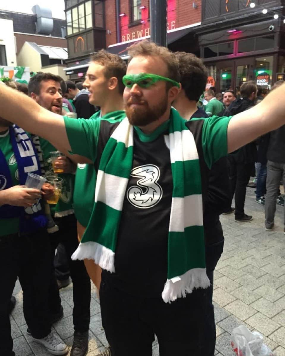 シェーン・ローリーのインスタグラム：「Happy St Patrick’s day folks. Up the paddies ☘️☘️☘️」