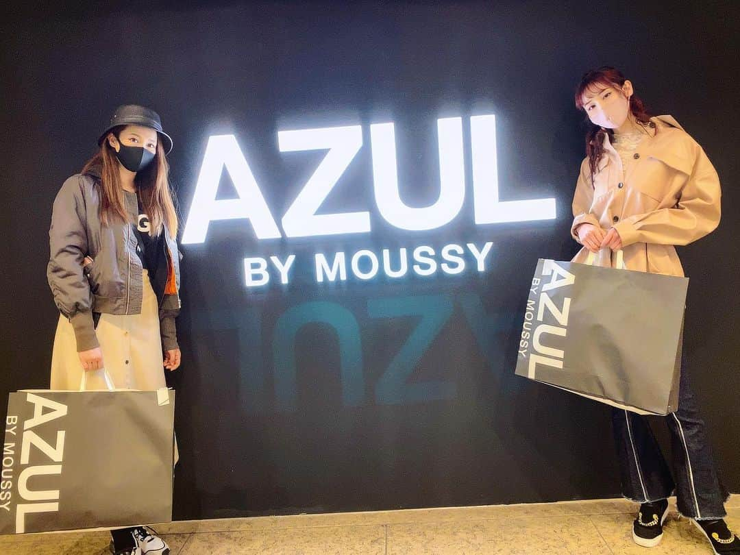 横町ももこさんのインスタグラム写真 - (横町ももこInstagram)「💖  今週末みなとみらいにNEW OPENする @azulbymoussy_official に一足先に行ってきたよん🎶  春服やっぱかわいいなぁ〜🌸 ショップで可愛い服たくさん見るとやっぱ癒されるわぁ〜😍✨  みなとみらい駅の改札から東急スクエアの長いエスカレーターを上ってすぐの店舗だから存在感あって思わず吸い込まれる🤤✨  アズールさんでモデルのお仕事させてもらったのめちゃくちゃ懐かしい🤣💕  #azulbymoussy #アズールバイマウジー #アズール #みなとみらい #みなとみらい東急スクエア　#MM21 #横浜散歩 #春ファッション#2021ss」3月17日 19時23分 - momochadayo